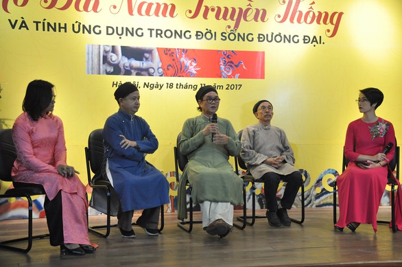 Nhiều nam giới hiện nay lại thấy xấu hổ khi đứng trước áo dài - Ảnh 6. Nhiều nam giới hiện nay lại thấy xấu hổ khi đứng trước áo dài - Ảnh 6.