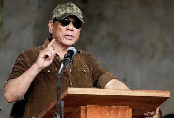 Ông Rodrigo Duterte đề xuất cho mình lãnh đạo cảnh sát quốc gia luôn - Ảnh 1. Ông Rodrigo Duterte đề xuất cho mình lãnh đạo cảnh sát quốc gia luôn - Ảnh 1.