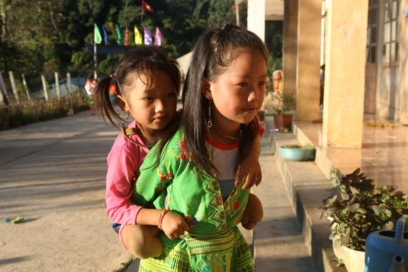 Hai chân con rụng rồi, quen rồi, con muốn đi học - Ảnh 4. Hai chân con rụng rồi, quen rồi, con muốn đi học - Ảnh 4.