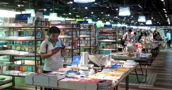 ‘Rừng sách nhiệt đới’ - thành phố sách giữa Sài Gòn - Ảnh 3. ‘Rừng sách nhiệt đới’ - thành phố sách giữa Sài Gòn - Ảnh 3.