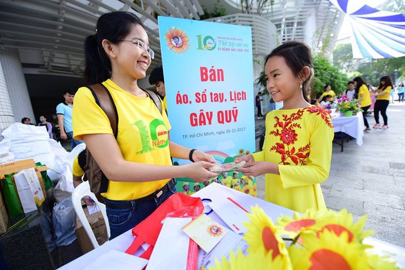 Hướng dương bừng sáng ở Sài Gòn và Hà Nội - Ảnh 10. Hướng dương bừng sáng ở Sài Gòn và Hà Nội - Ảnh 10.