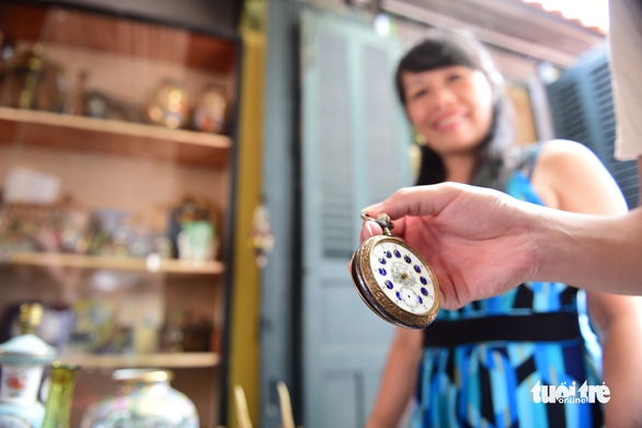 Chợ đồ cổ tấp nập giữa lòng Sài Gòn - Ảnh 13. Chợ đồ cổ tấp nập giữa lòng Sài Gòn - Ảnh 13.