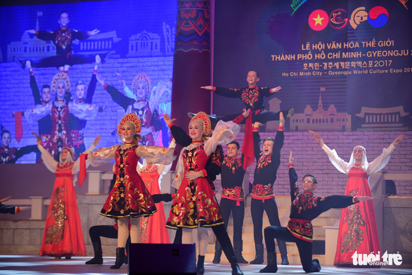 Múa cổ trang rộn rã sân khấu Lễ hội văn hóa thế giới - Ảnh 10. Múa cổ trang rộn rã sân khấu Lễ hội văn hóa thế giới - Ảnh 10.