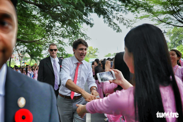 Nửa ngày của Thủ tướng Canada Trudeau tại TP.HCM - Ảnh 8. Nửa ngày của Thủ tướng Canada Trudeau tại TP.HCM - Ảnh 8.