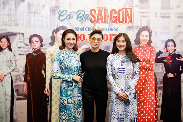 Đông Nhi mặc áo dài hát Ai yêu Cô Ba Sài Gòn! - Ảnh 6. Đông Nhi mặc áo dài hát Ai yêu Cô Ba Sài Gòn! - Ảnh 6.