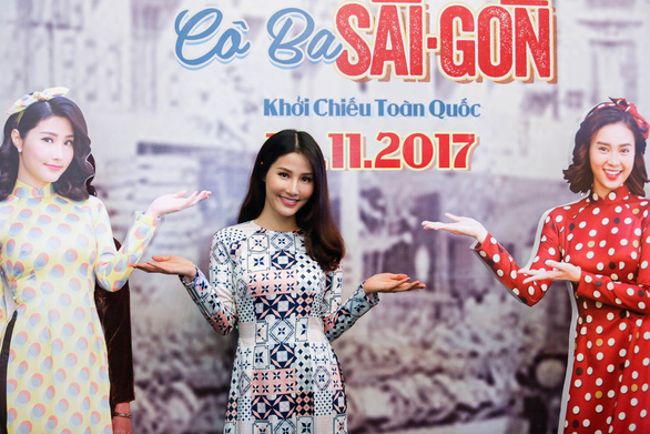 Đông Nhi mặc áo dài hát Ai yêu Cô Ba Sài Gòn! - Ảnh 7. Đông Nhi mặc áo dài hát Ai yêu Cô Ba Sài Gòn! - Ảnh 7.