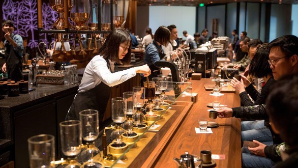 Cửa hàng Starbucks lớn nhất thế giới hay quán cà phê đầy ảo vọng - Ảnh 7. Cửa hàng Starbucks lớn nhất thế giới hay quán cà phê đầy ảo vọng - Ảnh 7.