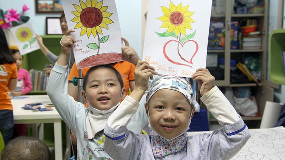 Bệnh nhi ung thư dự Ngày hội hoa hướng dương tại Hà Nội - Ảnh 3. Bệnh nhi ung thư dự Ngày hội hoa hướng dương tại Hà Nội - Ảnh 3.