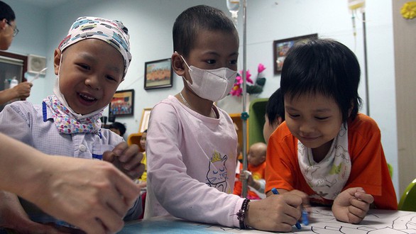 Bệnh nhi ung thư dự Ngày hội hoa hướng dương tại Hà Nội - Ảnh 4. Bệnh nhi ung thư dự Ngày hội hoa hướng dương tại Hà Nội - Ảnh 4.