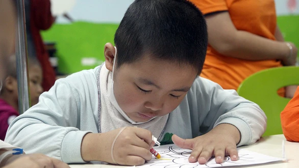 Bệnh nhi ung thư dự Ngày hội hoa hướng dương tại Hà Nội - Ảnh 6. Bệnh nhi ung thư dự Ngày hội hoa hướng dương tại Hà Nội - Ảnh 6.