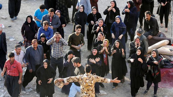 Nhiều ngôi làng ở Iran biến mất sau động đất - Ảnh 4. Nhiều ngôi làng ở Iran biến mất sau động đất - Ảnh 4.