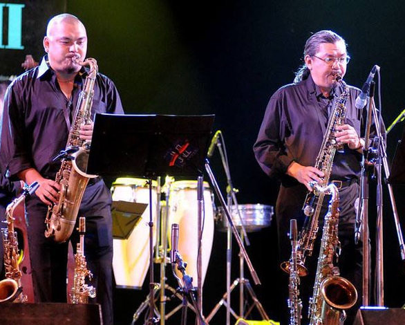 20 năm jazz, 50 năm nhạc và đêm chuyển giao thế hệ - Ảnh 1. 20 năm jazz, 50 năm nhạc và đêm chuyển giao thế hệ - Ảnh 1.
