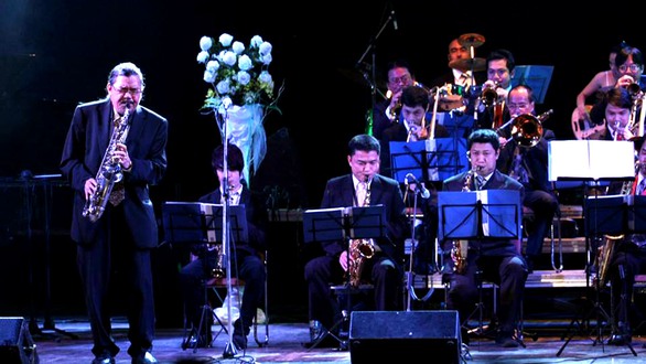 20 năm jazz, 50 năm nhạc và đêm chuyển giao thế hệ - Ảnh 8. 20 năm jazz, 50 năm nhạc và đêm chuyển giao thế hệ - Ảnh 8.