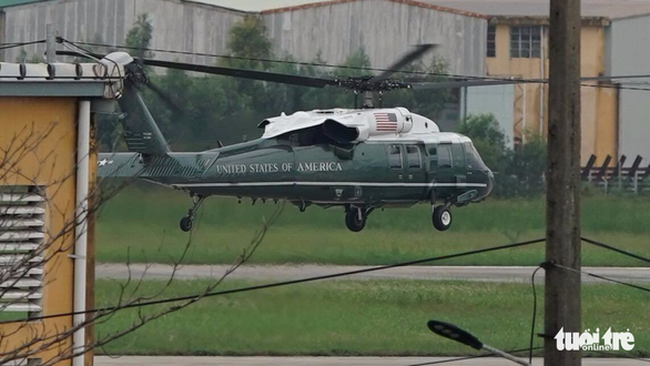 Cận cảnh trực thăng Marine One thử sức ở Đà Nẵng - Ảnh 4. Cận cảnh trực thăng Marine One thử sức ở Đà Nẵng - Ảnh 4.