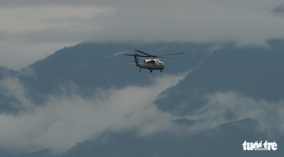 Cận cảnh trực thăng Marine One thử sức ở Đà Nẵng - Ảnh 7. Cận cảnh trực thăng Marine One thử sức ở Đà Nẵng - Ảnh 7.