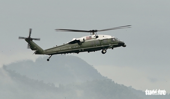 Cận cảnh trực thăng Marine One thử sức ở Đà Nẵng - Ảnh 8. Cận cảnh trực thăng Marine One thử sức ở Đà Nẵng - Ảnh 8.