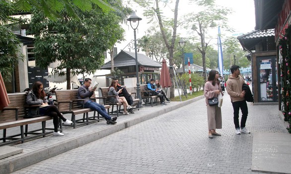 Không gian chưa phù hợp, phố sách Hà Nội sẽ chết? - Ảnh 1. Không gian chưa phù hợp, phố sách Hà Nội sẽ chết? - Ảnh 1.