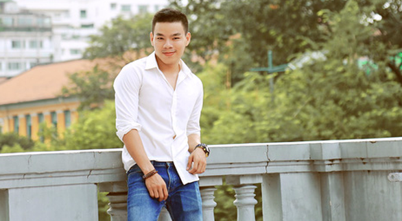 Chàng họa sĩ vẽ chân dung nghệ sĩ Việt sống động như thật - Ảnh 2. Chàng họa sĩ vẽ chân dung nghệ sĩ Việt sống động như thật - Ảnh 2.