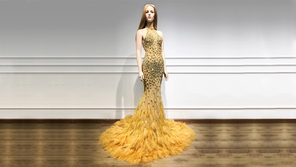 Trang phục dạ hội lộng lẫy của Mỹ Linh tại Miss World - Ảnh 2. Trang phục dạ hội lộng lẫy của Mỹ Linh tại Miss World - Ảnh 2.