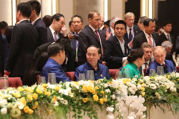 Chủ tịch nước dẫn anh em bốn bể là nhà tại tiệc chiêu đãi APEC - Ảnh 2. Chủ tịch nước dẫn anh em bốn bể là nhà tại tiệc chiêu đãi APEC - Ảnh 2.
