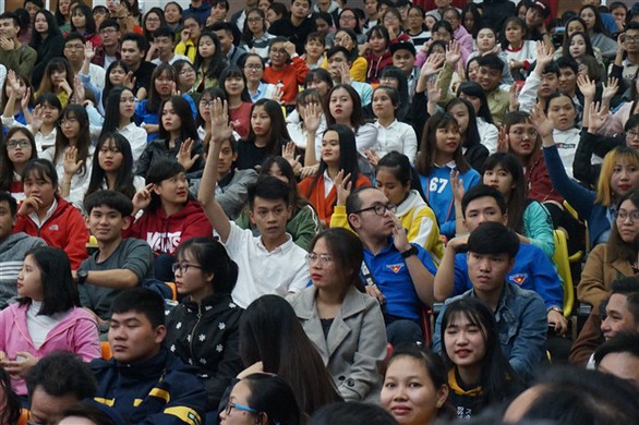 Đạo diễn Đặng Nhật Minh ‘trả nợ’ khán giả Đà Nẵng sau 30 năm - Ảnh 9. Đạo diễn Đặng Nhật Minh ‘trả nợ’ khán giả Đà Nẵng sau 30 năm - Ảnh 9.