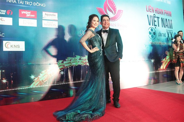 Liên hoan phim VN 2017: Khán giả dài cổ chờ ngắm nghệ sĩ - Ảnh 14. Liên hoan phim VN 2017: Khán giả dài cổ chờ ngắm nghệ sĩ - Ảnh 14.