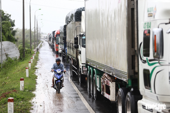 Tan hoang đường vào tâm bão - Ảnh 19. Tan hoang đường vào tâm bão - Ảnh 19.