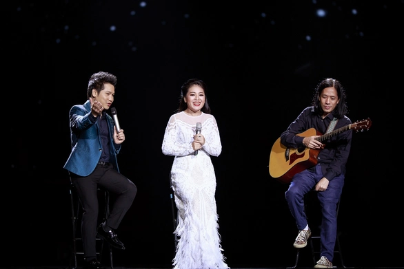 Trọng Tấn nắm tay Hồng Nhung trong Tình ta biển bạc đồng xanh - Ảnh 13. Trọng Tấn nắm tay Hồng Nhung trong Tình ta biển bạc đồng xanh - Ảnh 13.