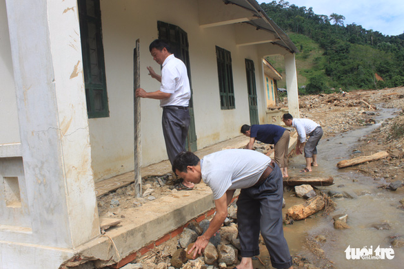Lũ quét đi qua, gỗ rừng ngổn ngang bản Ruộng - Ảnh 9. Lũ quét đi qua, gỗ rừng ngổn ngang bản Ruộng - Ảnh 9.