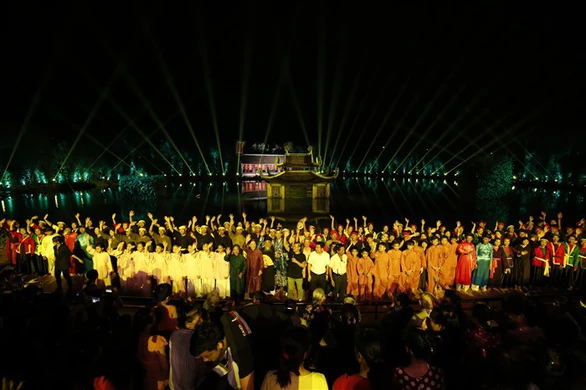Lùm xùm quanh Thủa ấy xứ Đoài và Tinh hoa Bắc bộ - Ảnh 4. Lùm xùm quanh Thủa ấy xứ Đoài và Tinh hoa Bắc bộ - Ảnh 4.
