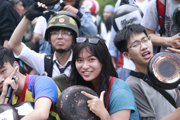 Ảo tung chảo ở phố đi bộ Nguyễn Huệ, vui hay rảnh? - Ảnh 4. Ảo tung chảo ở phố đi bộ Nguyễn Huệ, vui hay rảnh? - Ảnh 4.