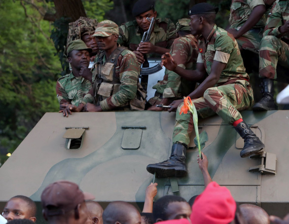 Zimbabwe vỡ òa trong niềm vui - Ảnh 2. Zimbabwe vỡ òa trong niềm vui - Ảnh 2.