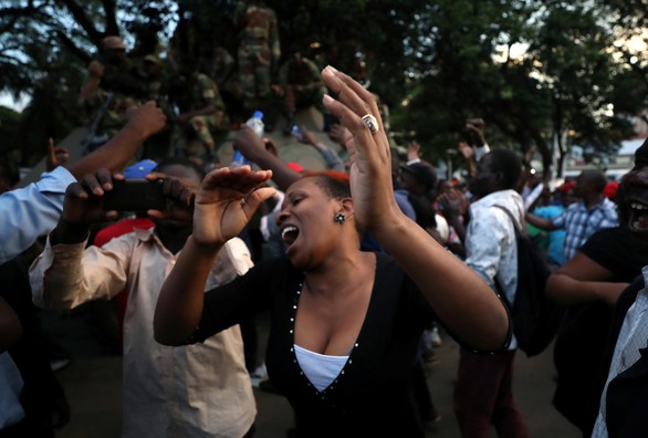 Zimbabwe vỡ òa trong niềm vui - Ảnh 3. Zimbabwe vỡ òa trong niềm vui - Ảnh 3.