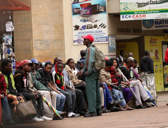 Tổng thống Mugabe đã hủy hoại Zimbabwe như thế nào? - Ảnh 2. Tổng thống Mugabe đã hủy hoại Zimbabwe như thế nào? - Ảnh 2.