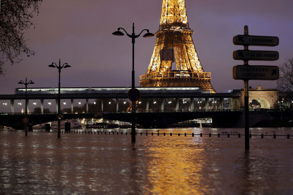 Du lịch Paris bị ảnh hưởng vì lũ sông Seine dâng 5,2m - Ảnh 1.