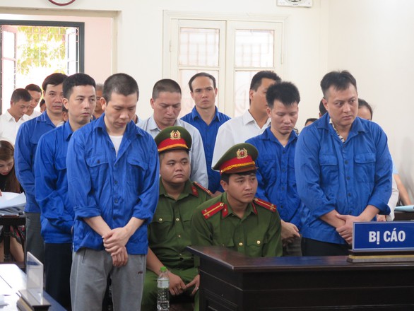 Tổng giám đốc chiếm đoạt tiền của 2 ngân hàng bị đề nghị án chung thân - Ảnh 1. Tổng giám đốc chiếm đoạt tiền của 2 ngân hàng bị đề nghị án chung thân - Ảnh 1.