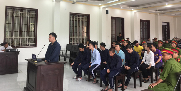 Mua bán, trữ ma túy trong quán karaoke, 15 bị cáo lãnh án tù - Ảnh 1. Mua bán, trữ ma túy trong quán karaoke, 15 bị cáo lãnh án tù - Ảnh 1.