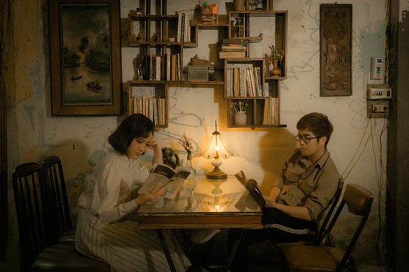 Ngày phụ nữ Việt Nam: Bùi Anh Tuấn cùng em gái hát tặng mẹ - Ảnh 2. Ngày phụ nữ Việt Nam: Bùi Anh Tuấn cùng em gái hát tặng mẹ - Ảnh 2.