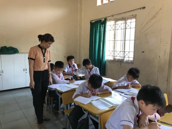 Thấp thỏm ‘phận’ giáo viên hợp đồng - Ảnh 10. Thấp thỏm ‘phận’ giáo viên hợp đồng - Ảnh 10.