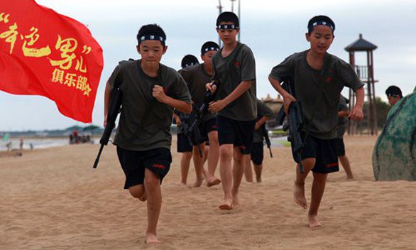 Ngôi sao nam Hoa ngữ ẻo lả, phụ huynh lo giải cứu các cậu bé - Ảnh 2. Ngôi sao nam Hoa ngữ ẻo lả, phụ huynh lo giải cứu các cậu bé - Ảnh 2.