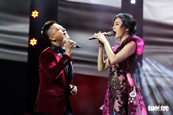 Lệ Quyên lo sợ chỉ chưa cắt trên mũi bục ra khi đang hát - Ảnh 5. Lệ Quyên lo sợ chỉ chưa cắt trên mũi bục ra khi đang hát - Ảnh 5.