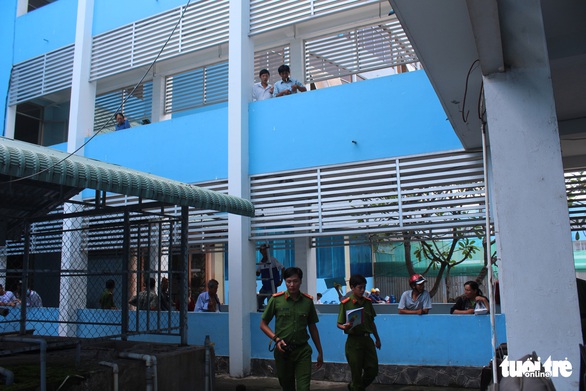 Nữ nhân viên y tế nhảy từ lầu 2 bệnh viện tử vong - Ảnh 2. Nữ nhân viên y tế nhảy từ lầu 2 bệnh viện tử vong - Ảnh 2.