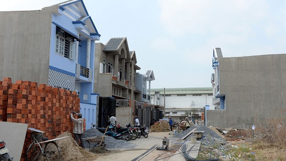 Sai phạm đất đai ở Hóc Môn: Gom đất, tách thửa, phân lô bán nền - Ảnh 1. Sai phạm đất đai ở Hóc Môn: Gom đất, tách thửa, phân lô bán nền - Ảnh 1.