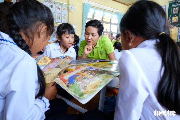 Hoa hậu HHen Niê xây thư viện cho trẻ em nghèo - Ảnh 3. Hoa hậu HHen Niê xây thư viện cho trẻ em nghèo - Ảnh 3.