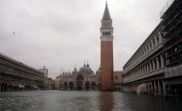 Thành phố Venice ngập lụt sâu nhất trong 6 năm qua - Ảnh 1.