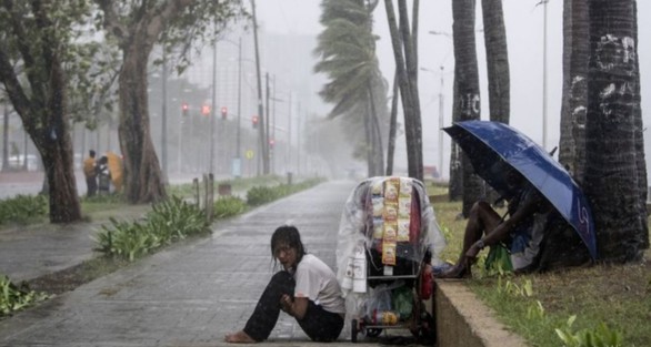 Ít nhất 30 người Philippines bị vùi lấp do bão Yutu - Ảnh 4. Ít nhất 30 người Philippines bị vùi lấp do bão Yutu - Ảnh 4.