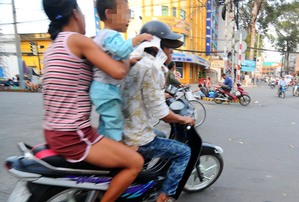 Chăn dắt trẻ em vẫn phức tạp - Ảnh 1. Chăn dắt trẻ em vẫn phức tạp - Ảnh 1.