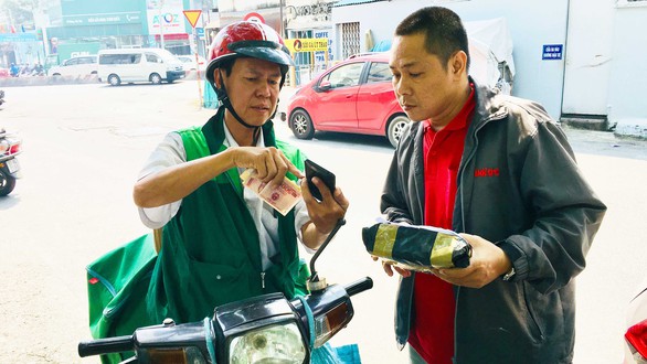 Mua hàng online nhưng trả tiền mặt - Ảnh 2. Mua hàng online nhưng trả tiền mặt - Ảnh 2.