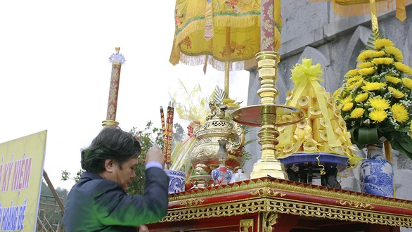 Huế kỷ niệm 229 năm Nguyễn Huệ lên ngôi hoàng đế - Ảnh 2. Huế kỷ niệm 229 năm Nguyễn Huệ lên ngôi hoàng đế - Ảnh 2.