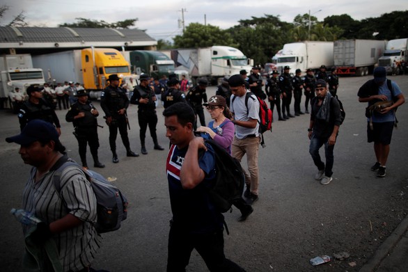 Thêm hàng ngàn di dân từ El Salvador đổ sang Mỹ - Ảnh 1. Thêm hàng ngàn di dân từ El Salvador đổ sang Mỹ - Ảnh 1.